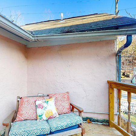ユリーカ・スプリングスThe Pink House On Main - Upperアパートメント エクステリア 写真